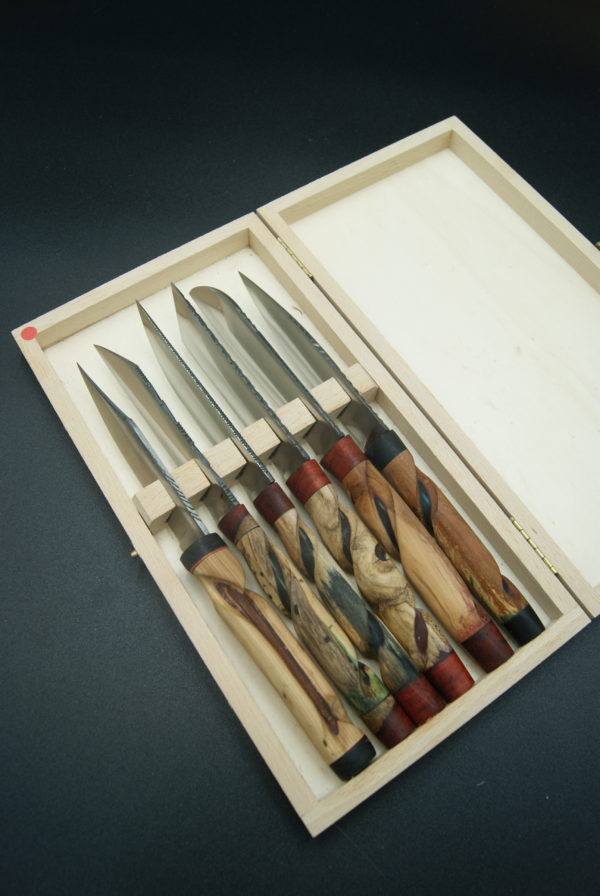 Couteau de table série "les éventrés"