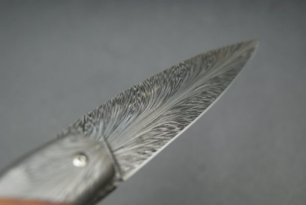 Pliant liner lock damas plume Amboine et résine