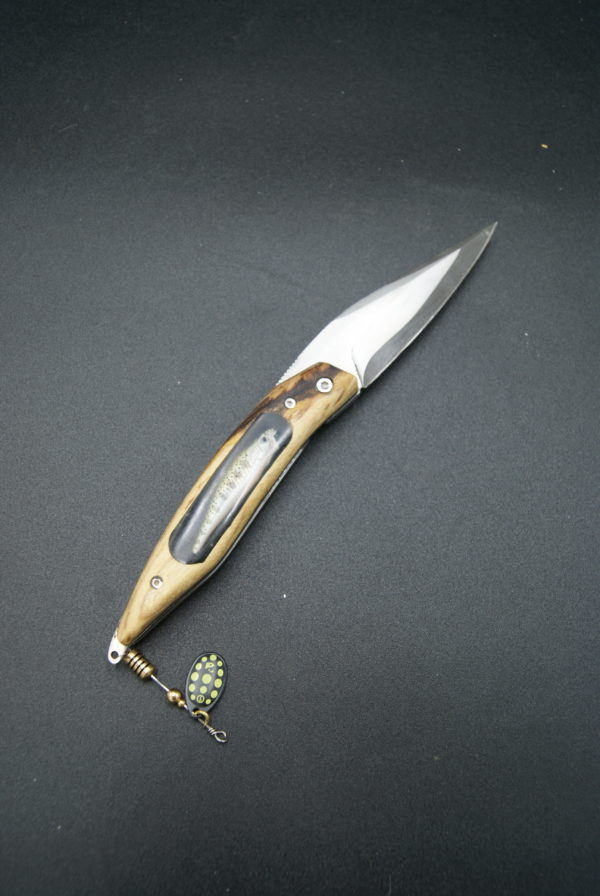 Pliant liner lock leurre et cytise