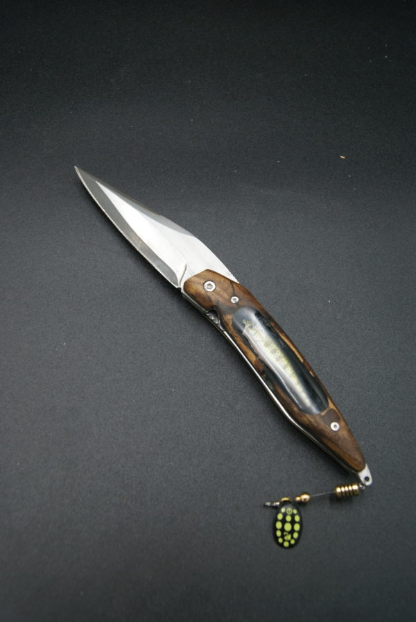Pliant liner lock leurre et cytise