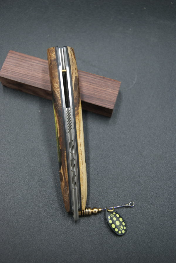 Pliant liner lock leurre et cytise