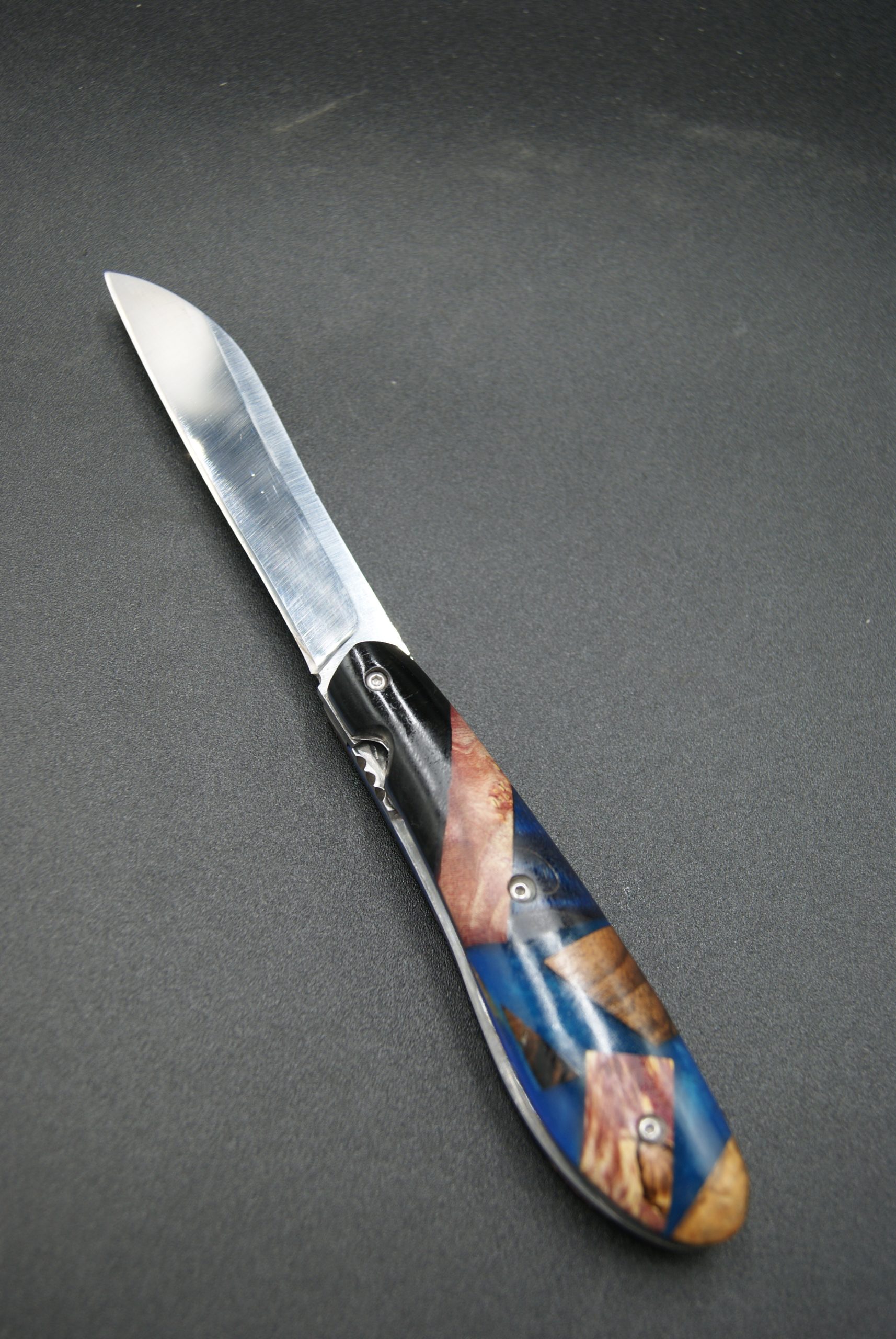 P102-Liner tire bouchon bois et résine bleue