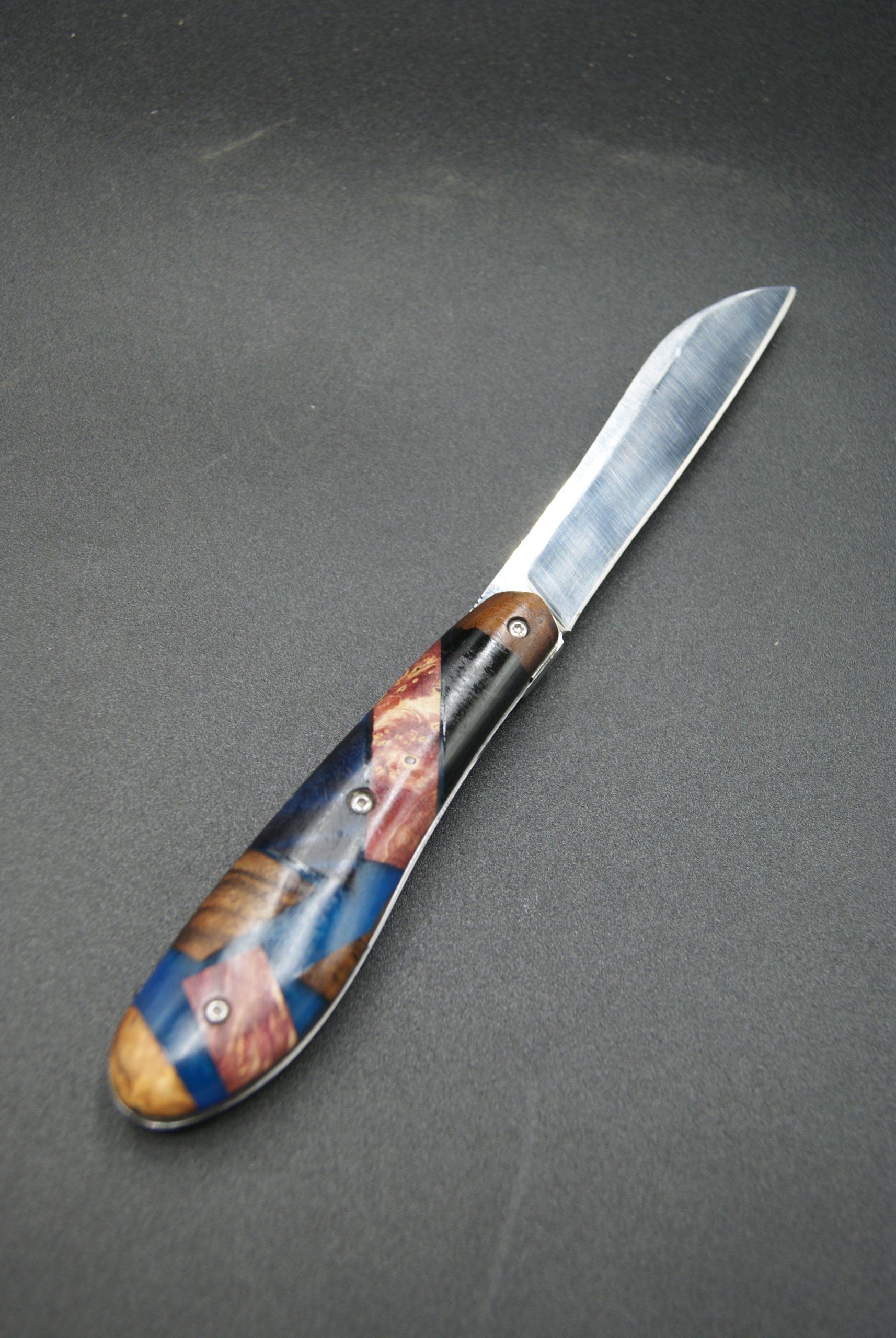 P102-Liner tire bouchon bois et résine bleue