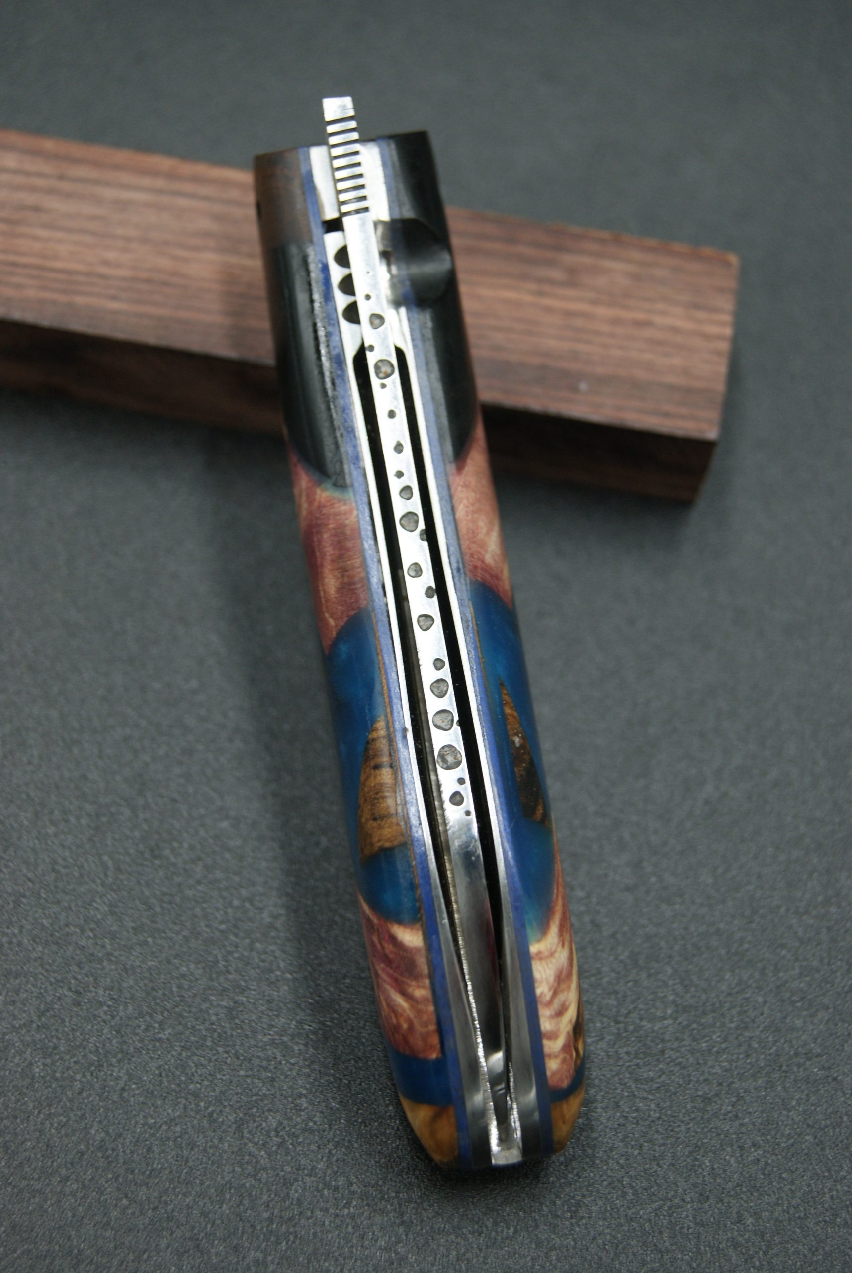 P102-Liner tire bouchon bois et résine bleue