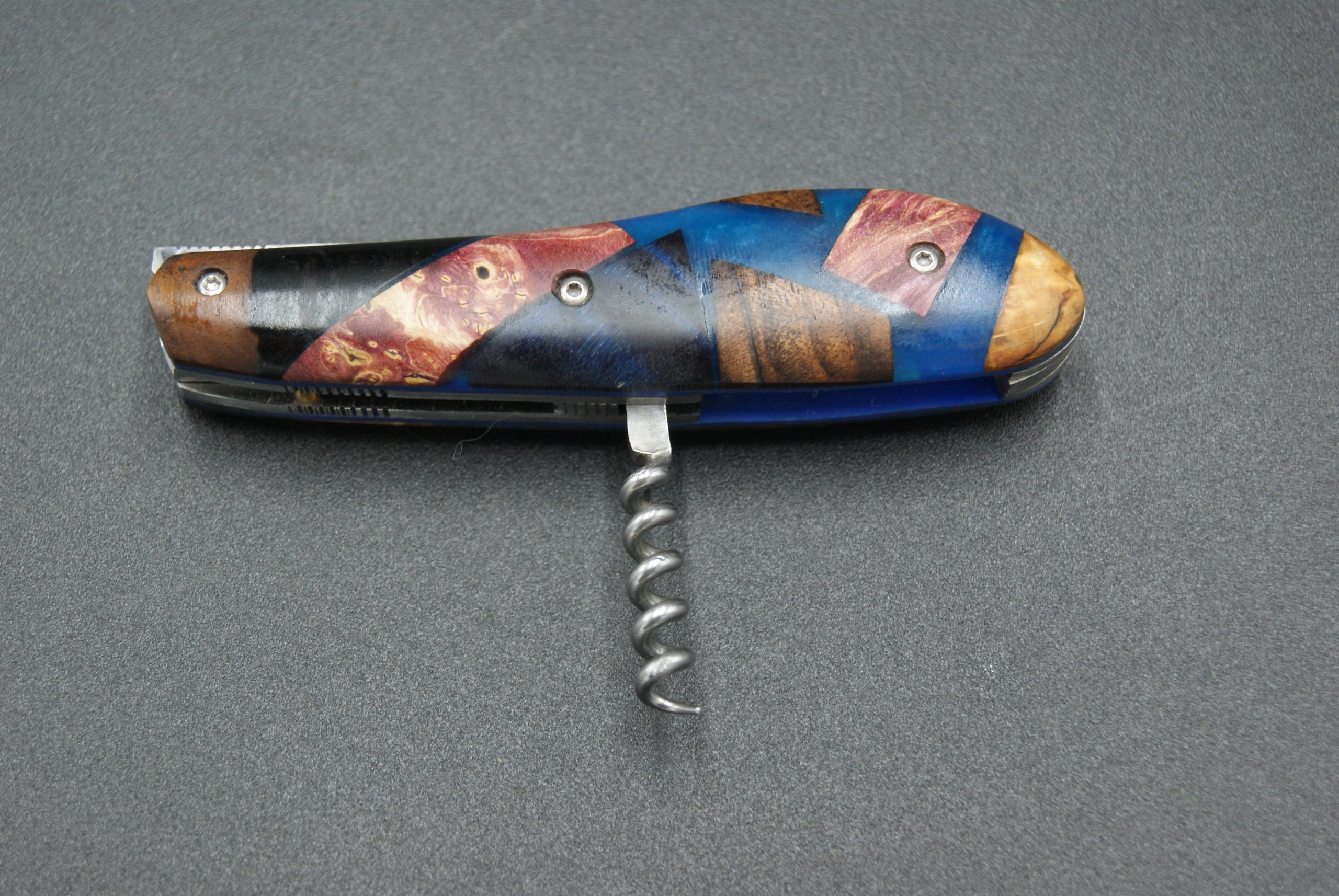 P102-Liner tire bouchon bois et résine bleue