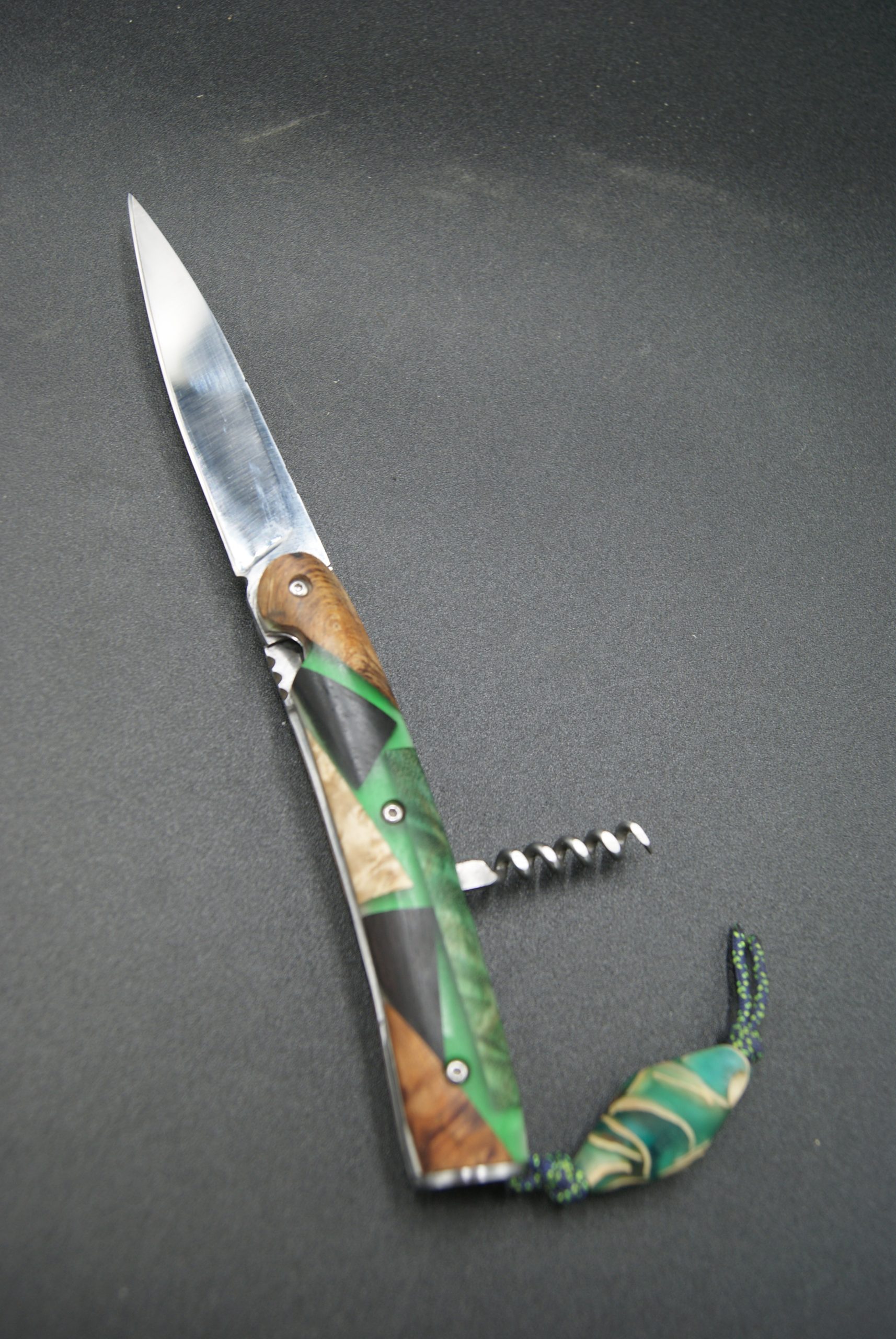 P105-Liner tire bouchon bois et résine verte