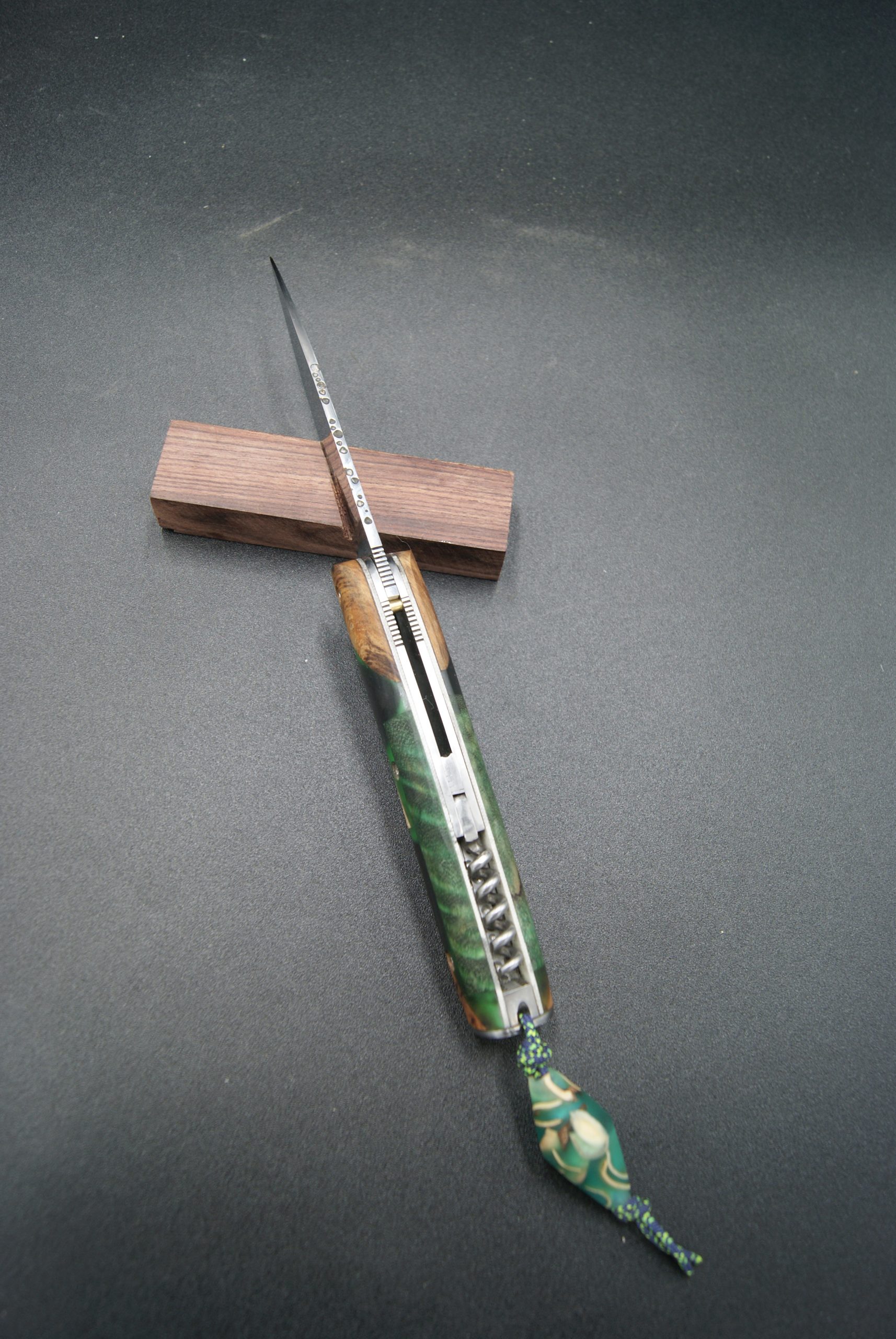 P105-Liner tire bouchon bois et résine verte