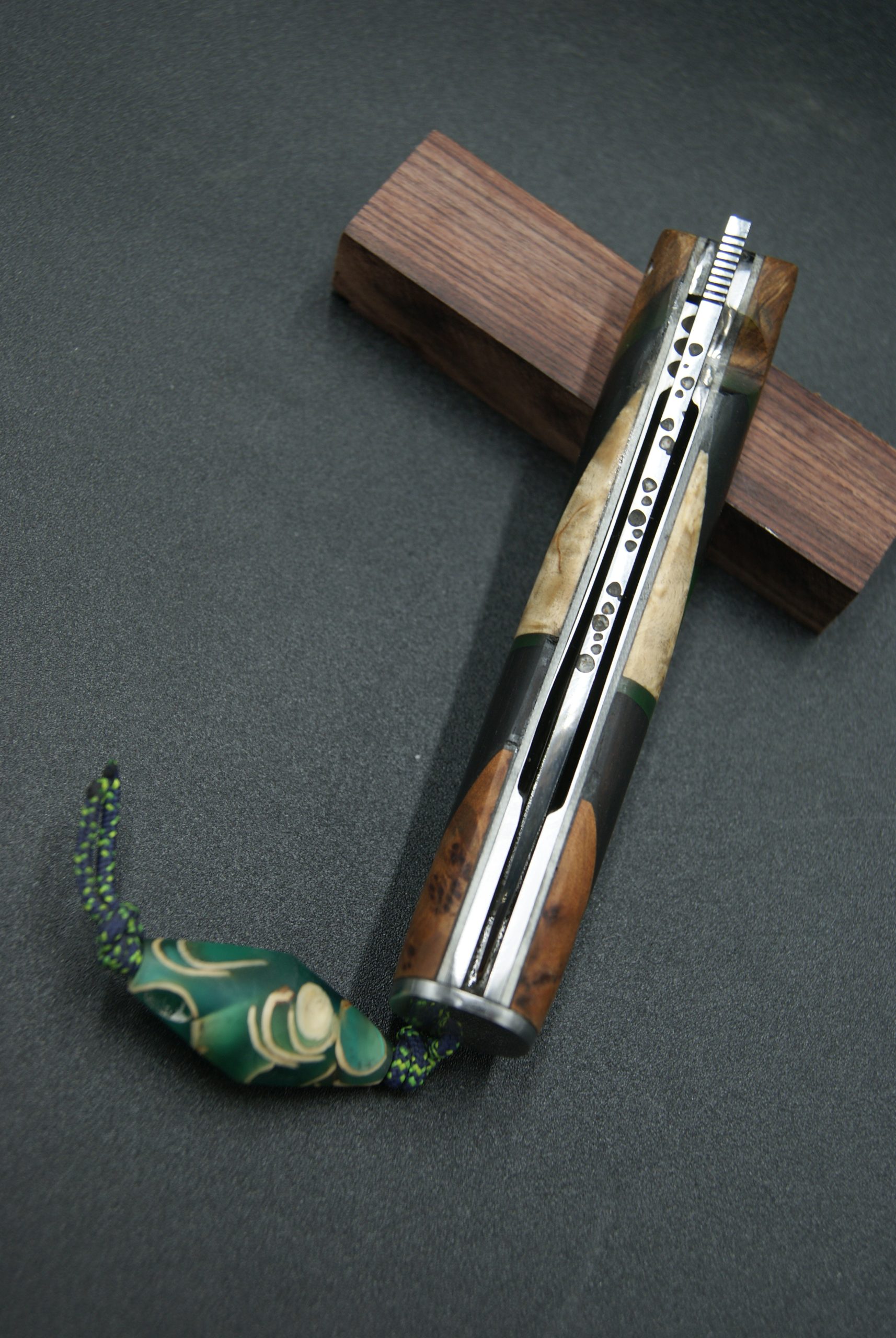 P105-Liner tire bouchon bois et résine verte