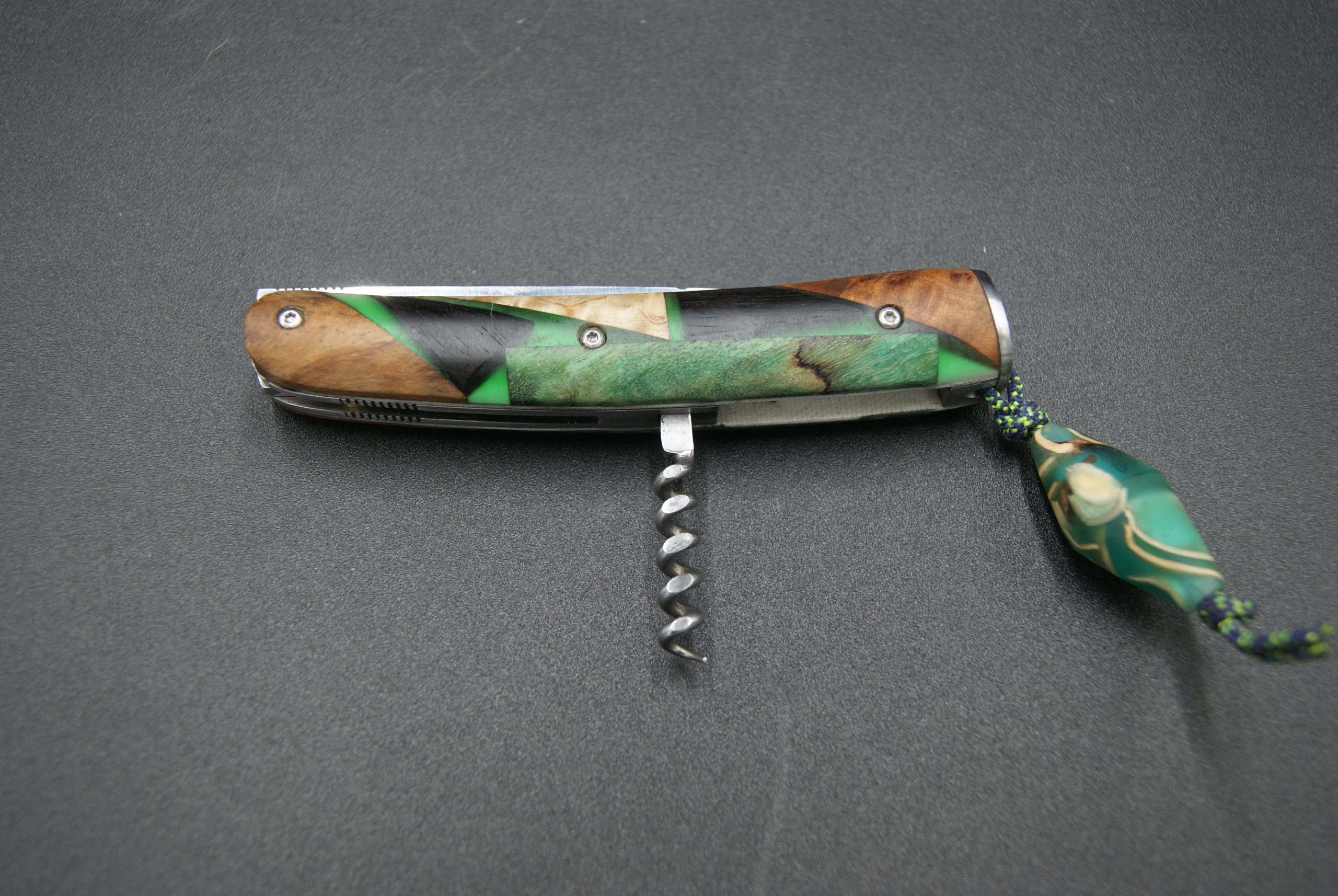 P105-Liner tire bouchon bois et résine verte