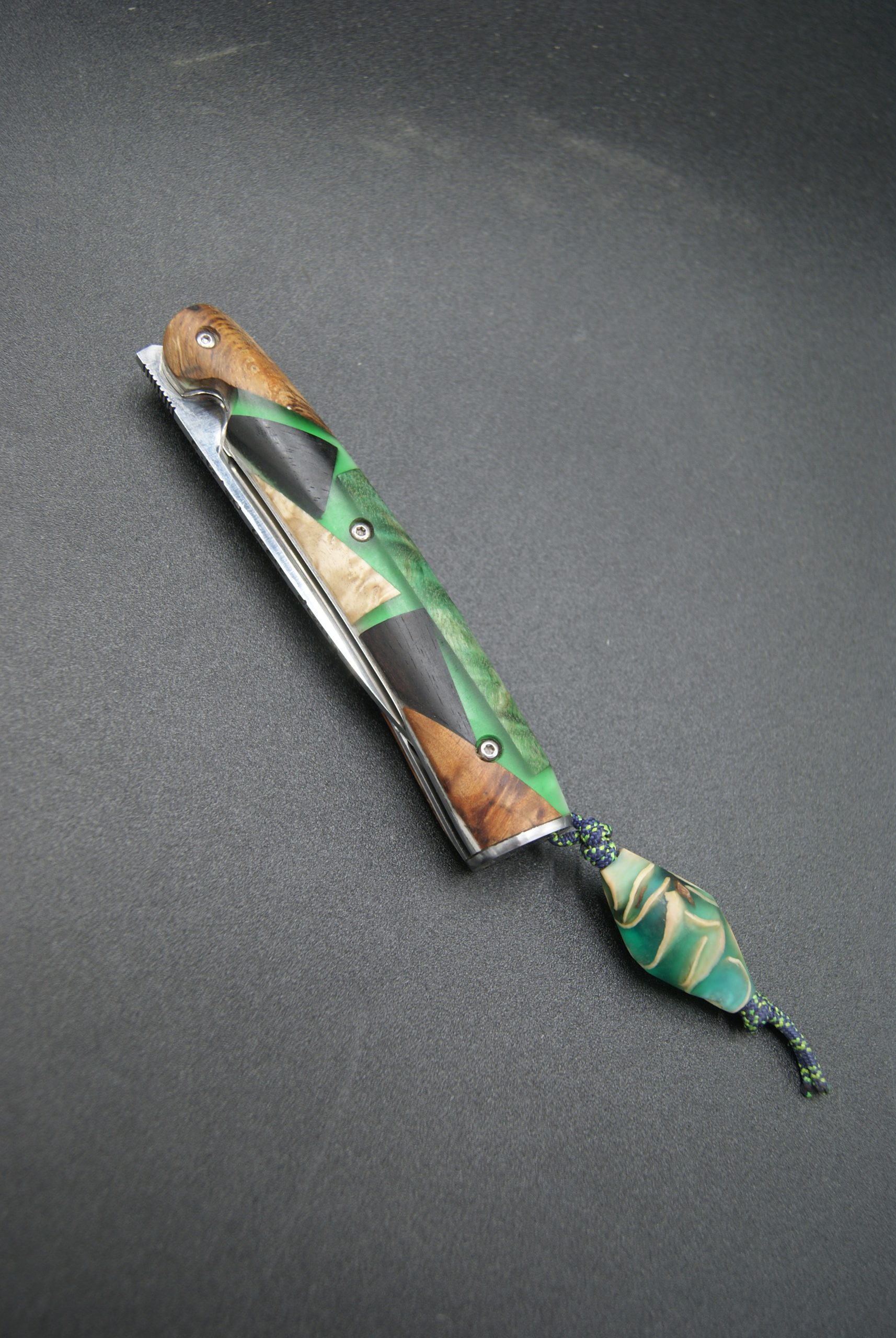 P105-Liner tire bouchon bois et résine verte