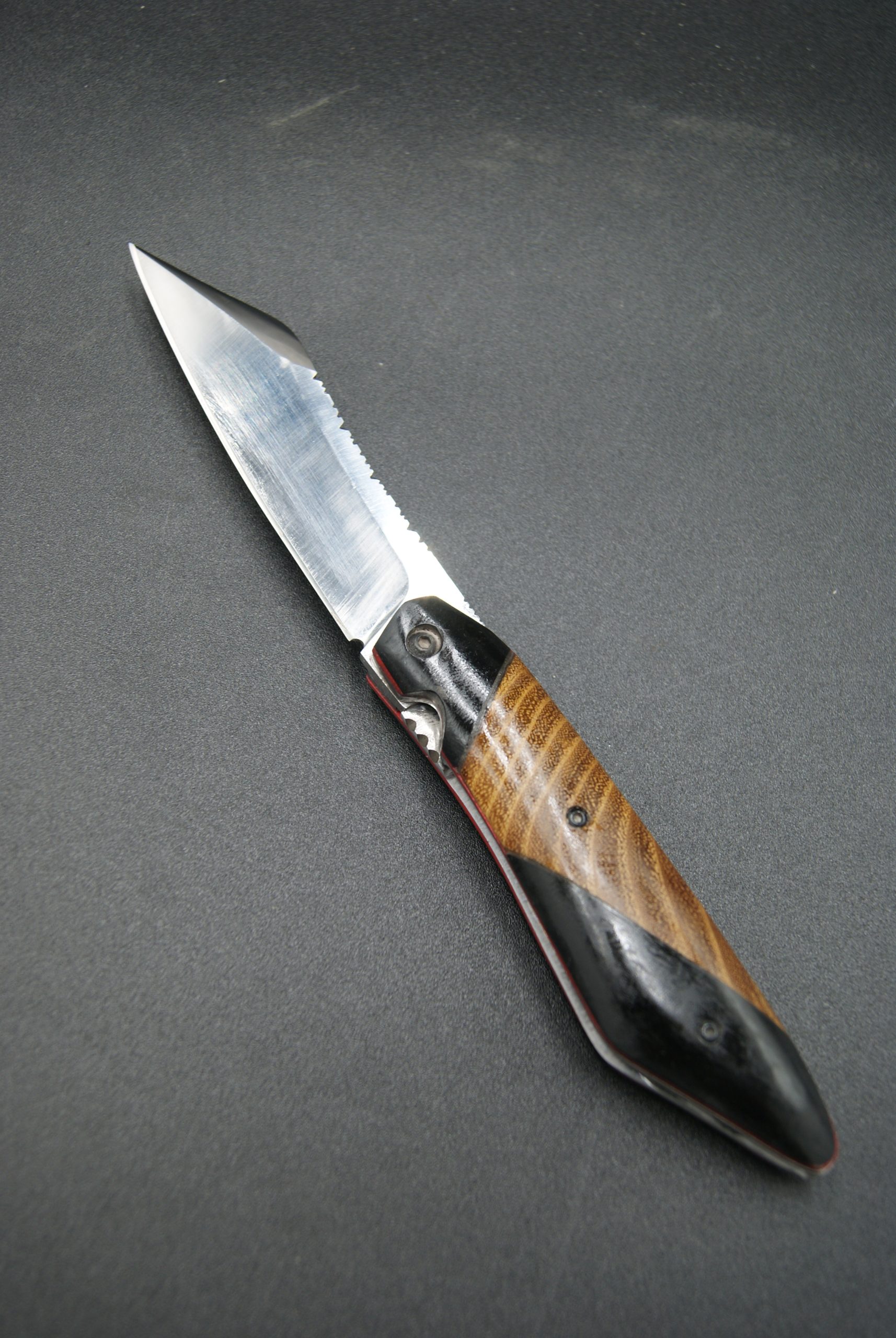 P99-Liner inox robinier et ébène