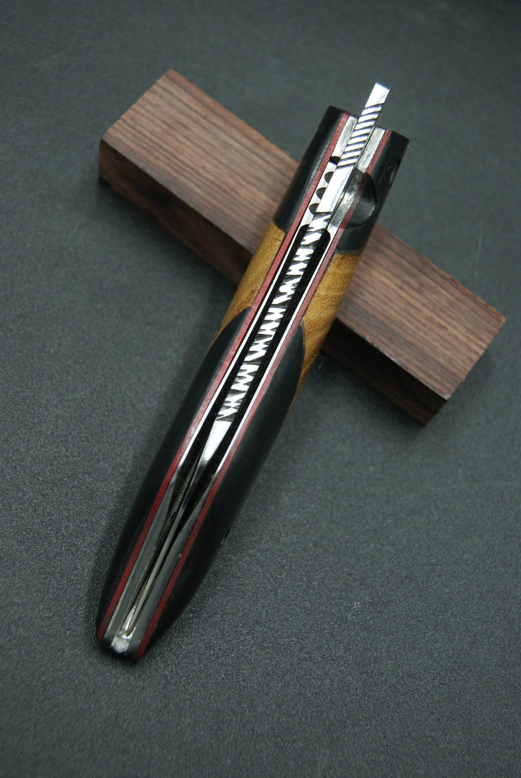 P99-Liner inox robinier et ébène