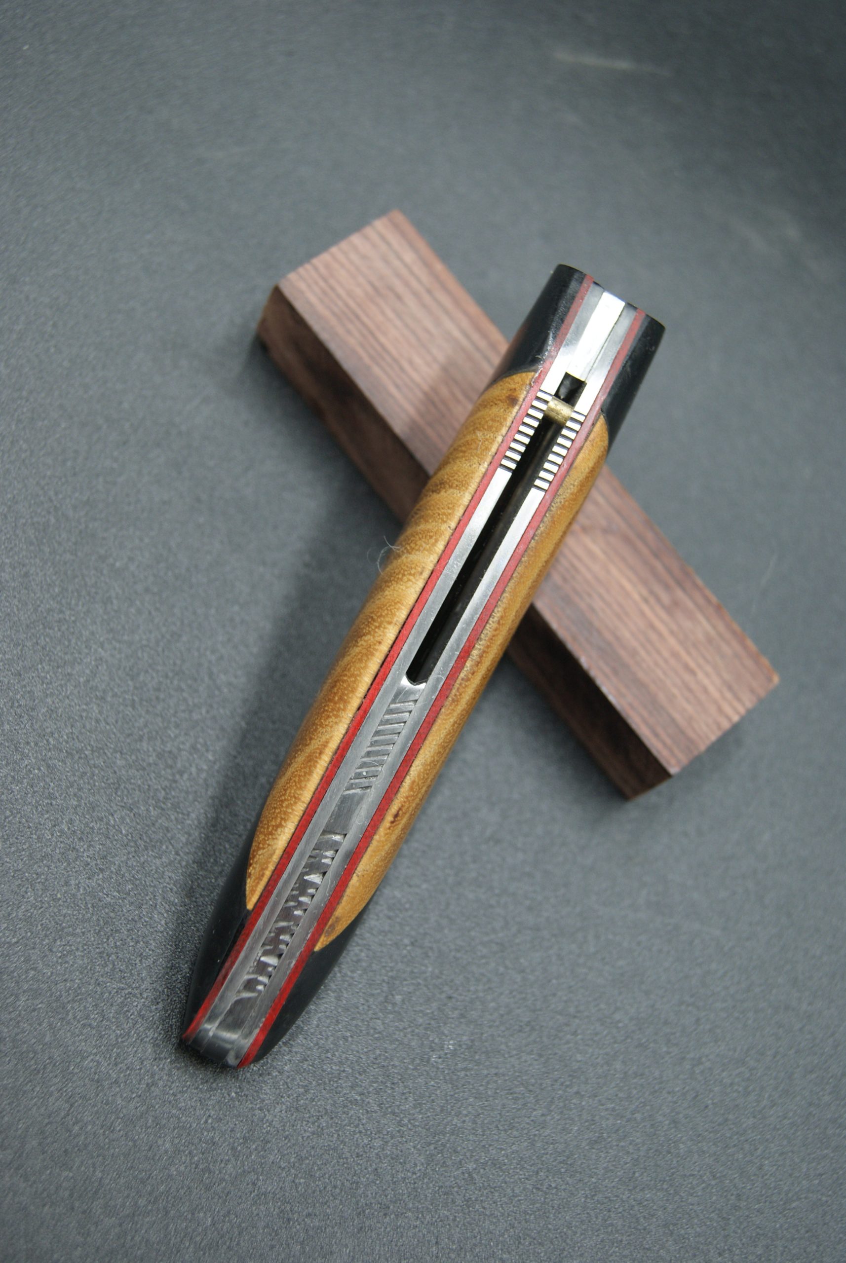 P99-Liner inox robinier et ébène