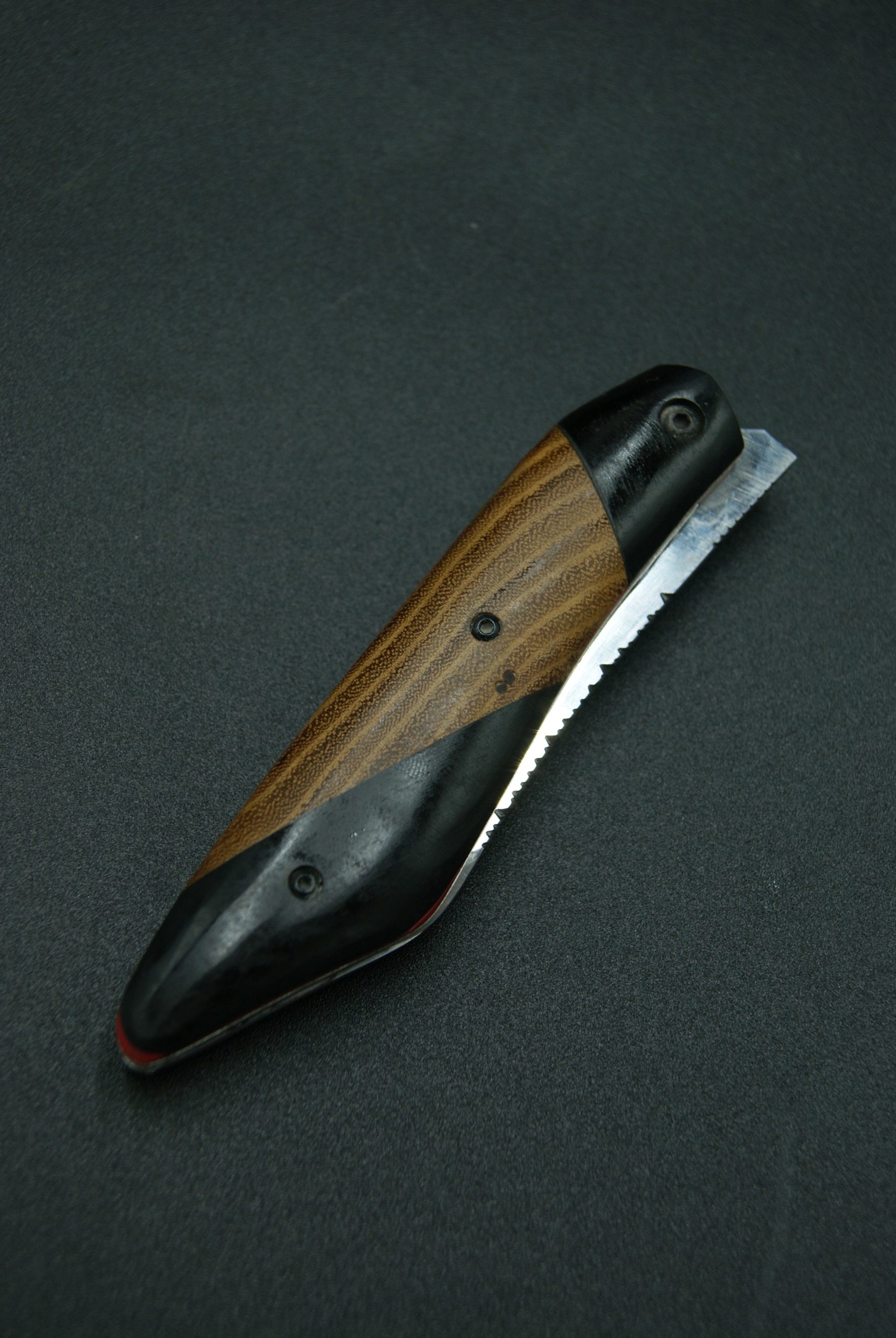 P99-Liner inox robinier et ébène