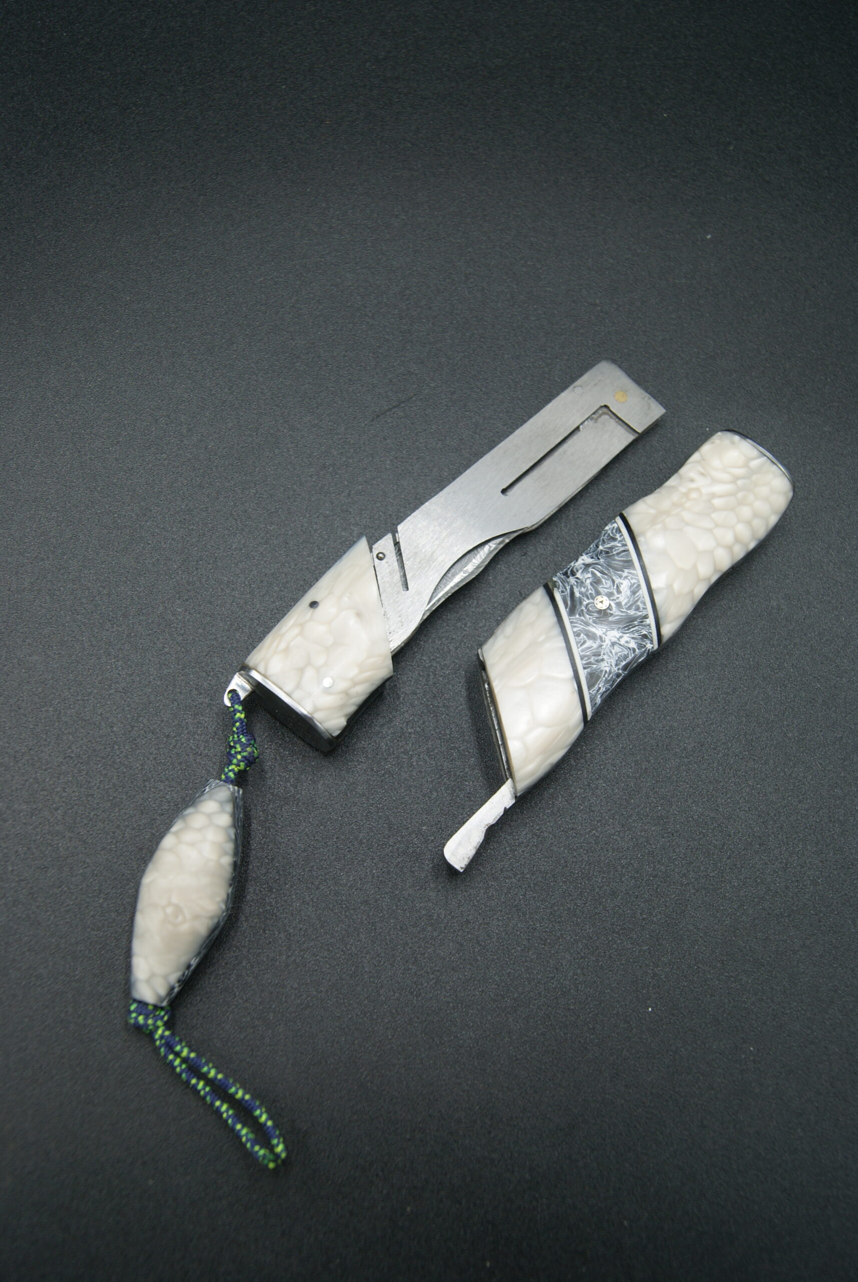 T40-Tonneau IvorySnake