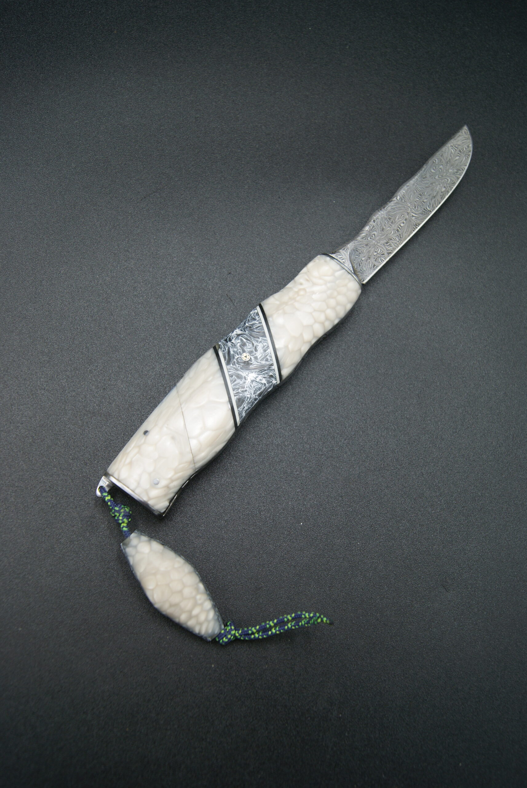 T40-Tonneau IvorySnake
