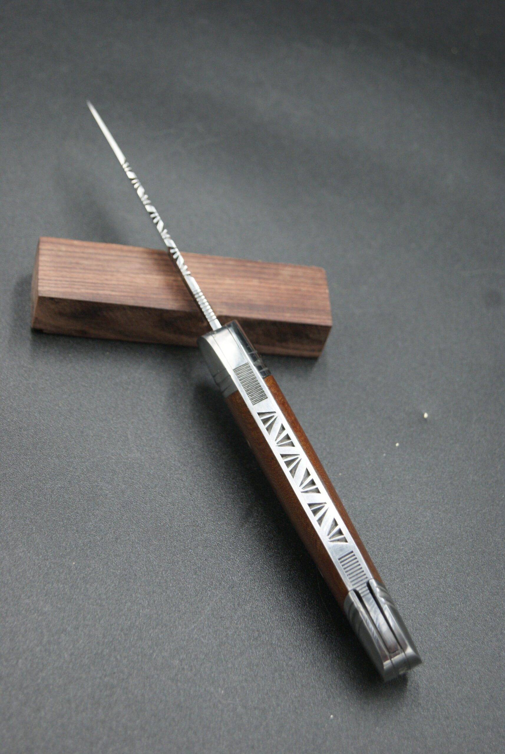 T52-Tonneau navette micarta
